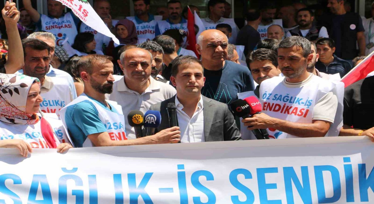 HAK-İŞ ve Öz Sağlık İş Başkanı Aküzüm. Beklentimiz, çalışanı merkeze alan, geçim şartlarını gözeten adil bir teklifin ortaya konmasıdır