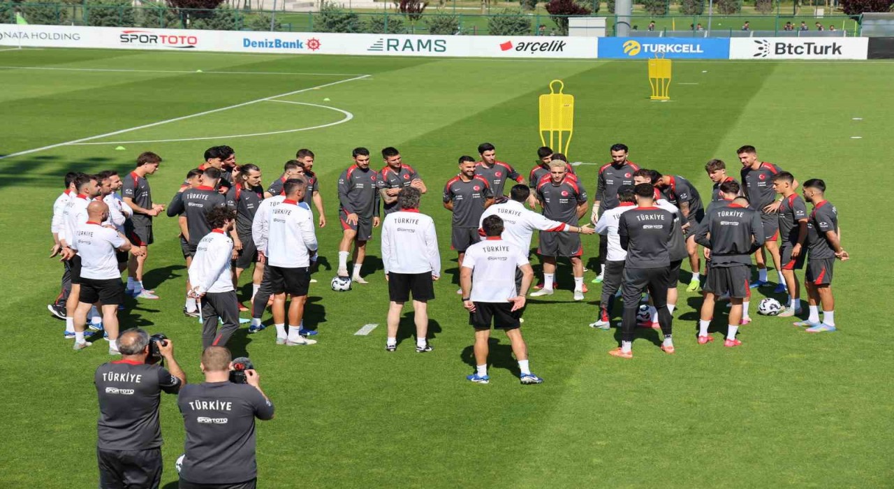Hakan Çalhanoğlu, Uğurcan Çakır ve Mustafa Hekimoğlu, kadrodan çıkarıldı