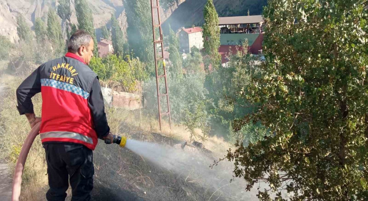 Hakkari itfaiyesinden yangın mesaisi