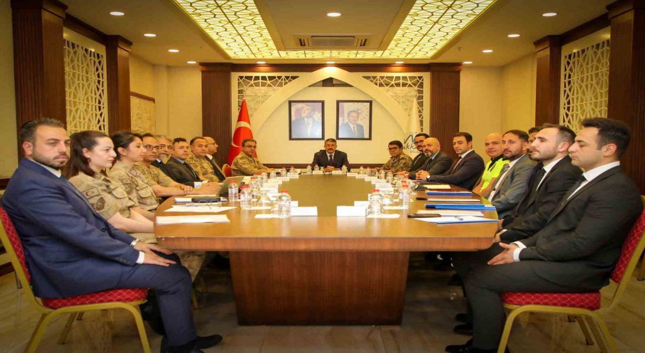 Hakkaride değişik suçlardan aranan 407 şahıs yakalandı