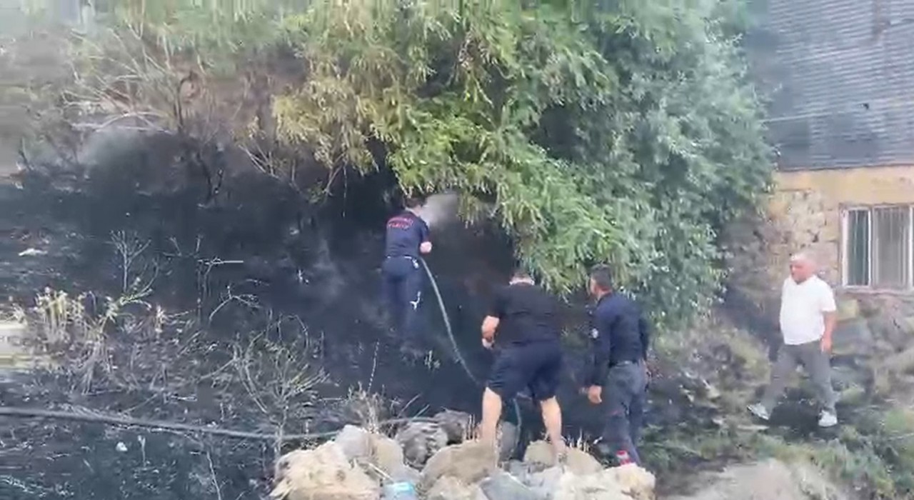 Hakkaride hafta sonu 14 yangına müdahale edildi