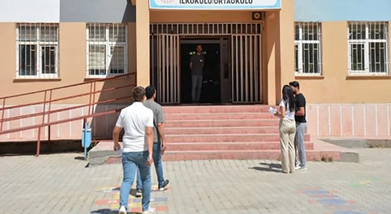 Hakkaride YKS heyecanı başladı