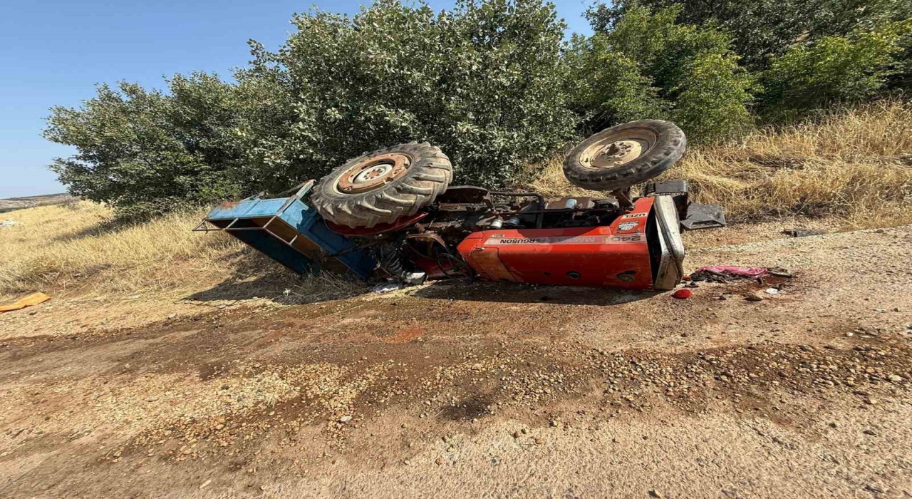 Halfetide traktör devrildi: 3 yaralı