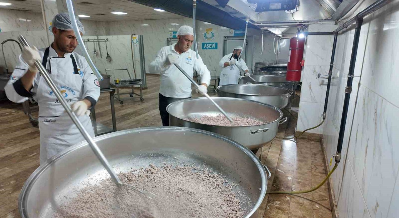 Haliliyede ihtiyaç sahiplerine sıcak yemek hizmeti