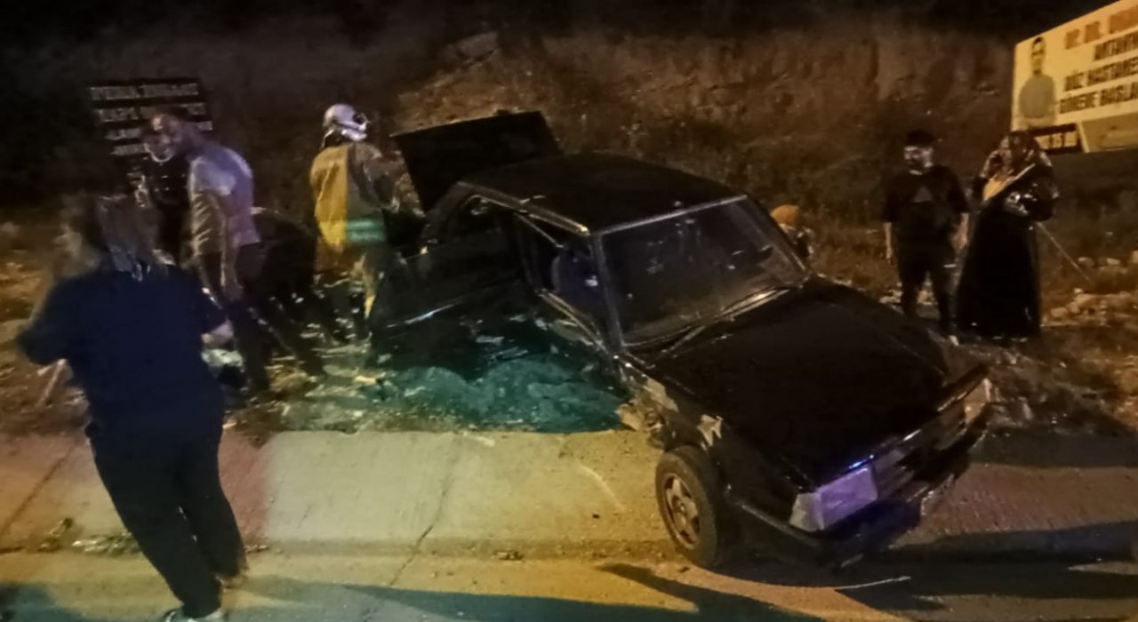 Hatayda iki otomobil çarpıştı: 6 yaralı