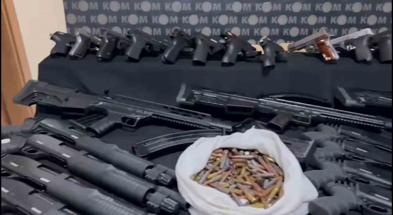 Hatayda kaçakçılara operasyon: Çok sayıda silah ve mühimmat ele geçirildi