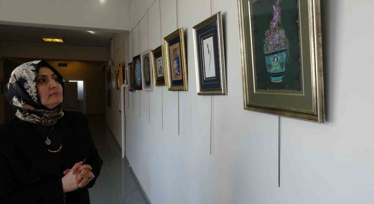 Hayali olan sergiyi 49 yaşında açtı