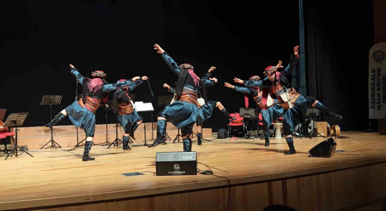 Hayat Boyu Öğrenme kursiyerlerinden türkü şöleni