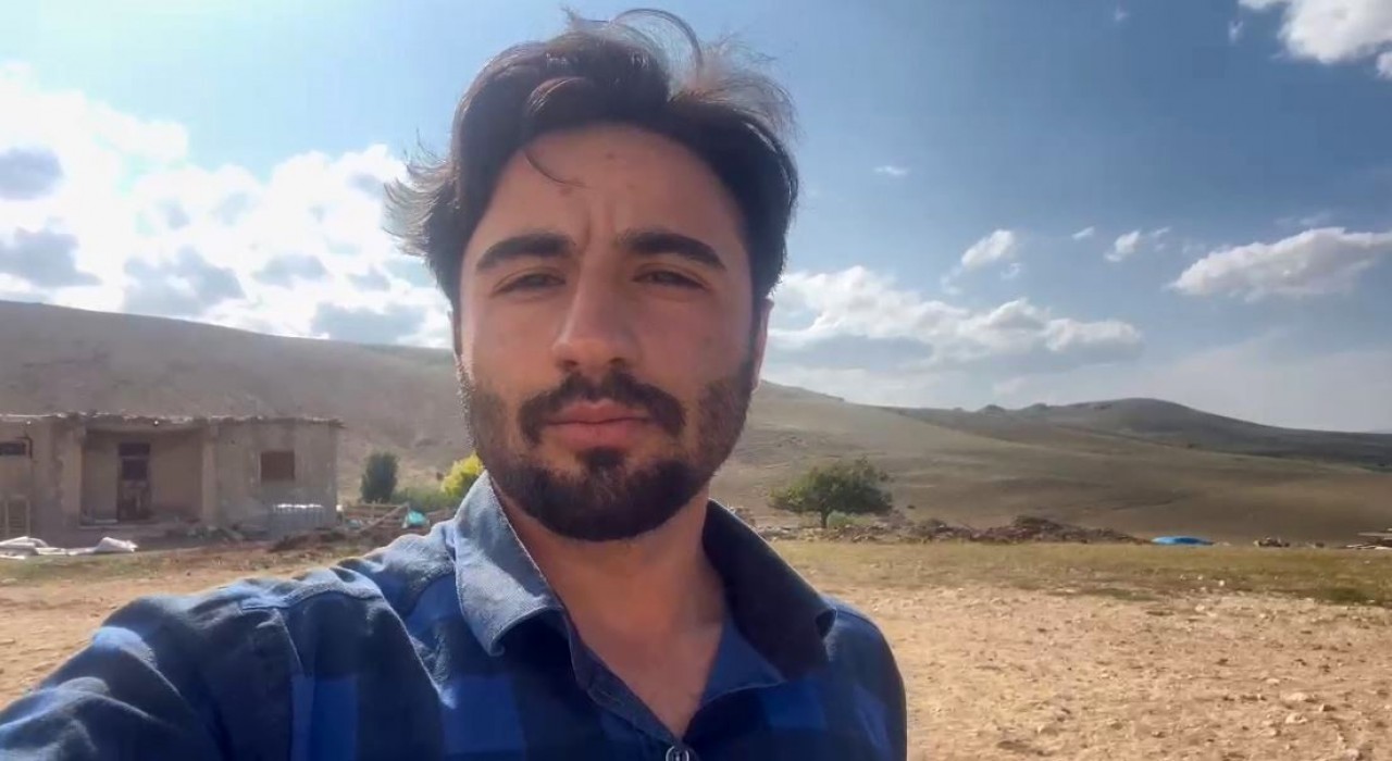 Hayvanlarını otlatırken fark etti, o anları kaydetti