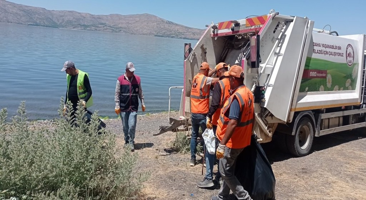 Hazar gölü etrafında 40 ton çöp toplandı