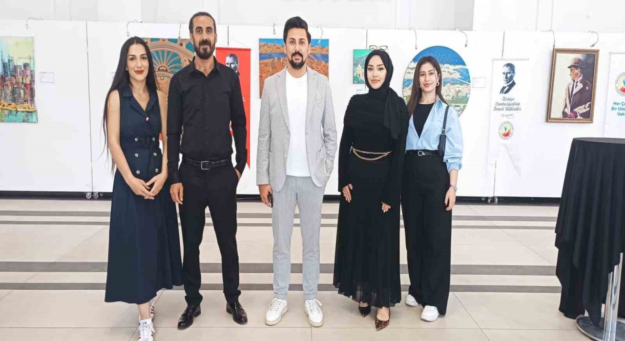 Her Çocuk Bir Umuttur Vakfından kimsesiz çocuklar yararına sergi