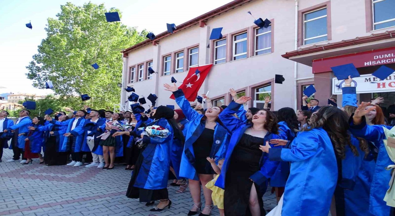 Hisarcık MYOda mezuniyet heyecanı