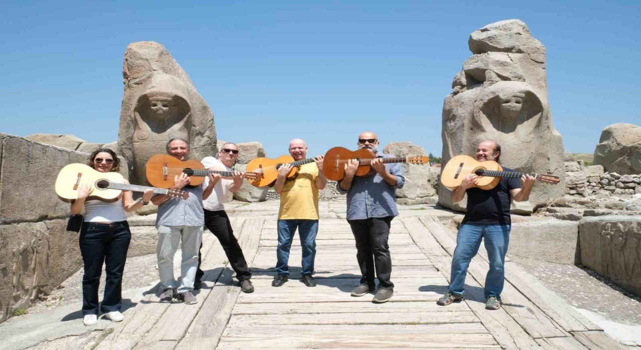 Hititlerin merkezinde gitar ezgileri