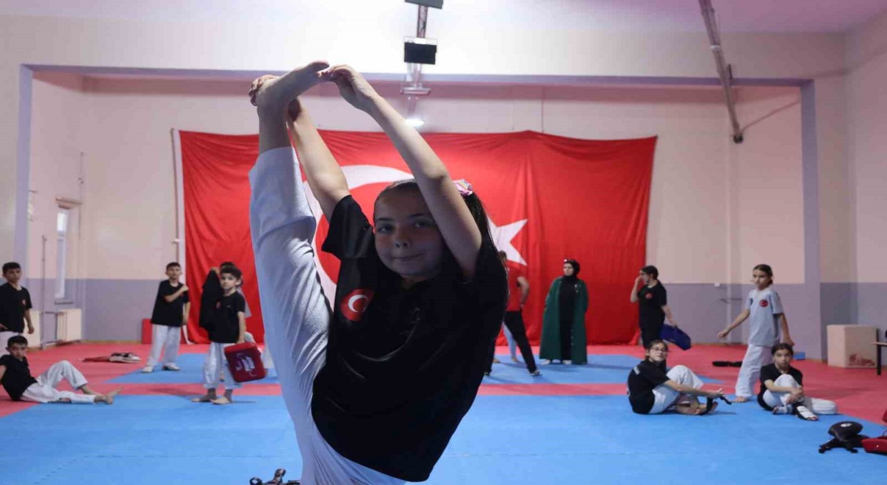 Hobi olarak başladığı taekwondoda Kayseri şampiyonu oldu