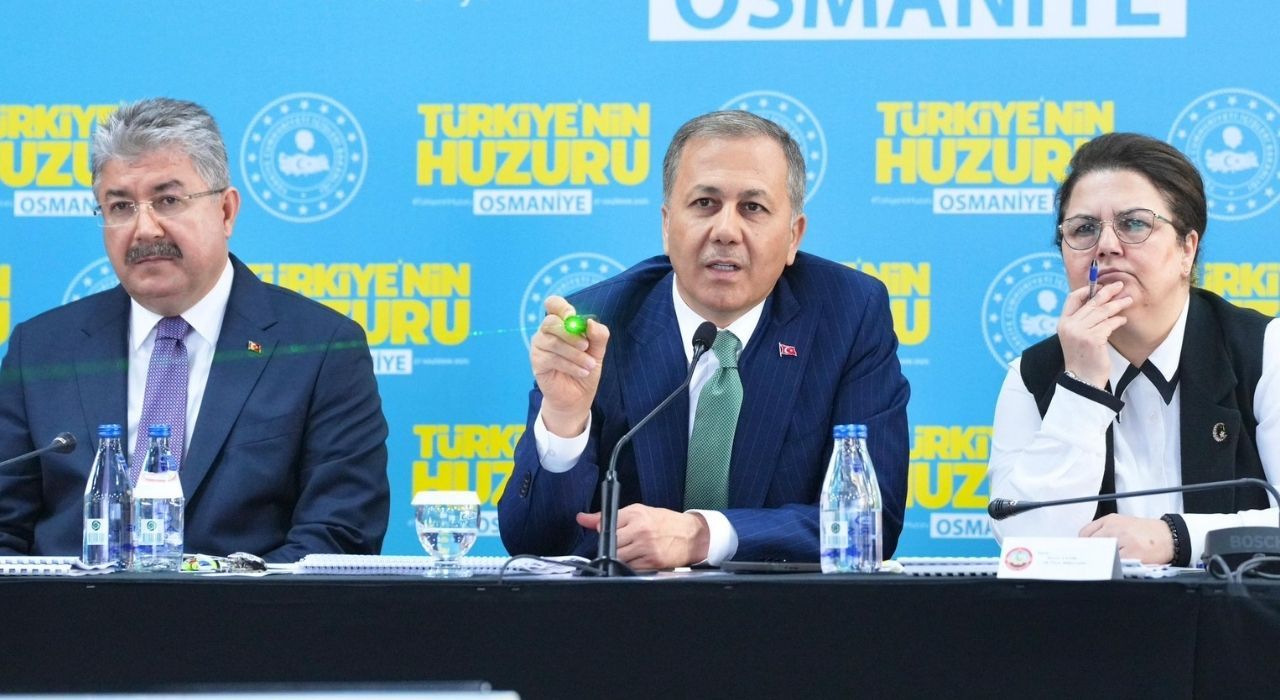 Bakan Yerlikaya Osmaniye’de “Türkiye’nin Huzuru” Toplantısına Katıldı
