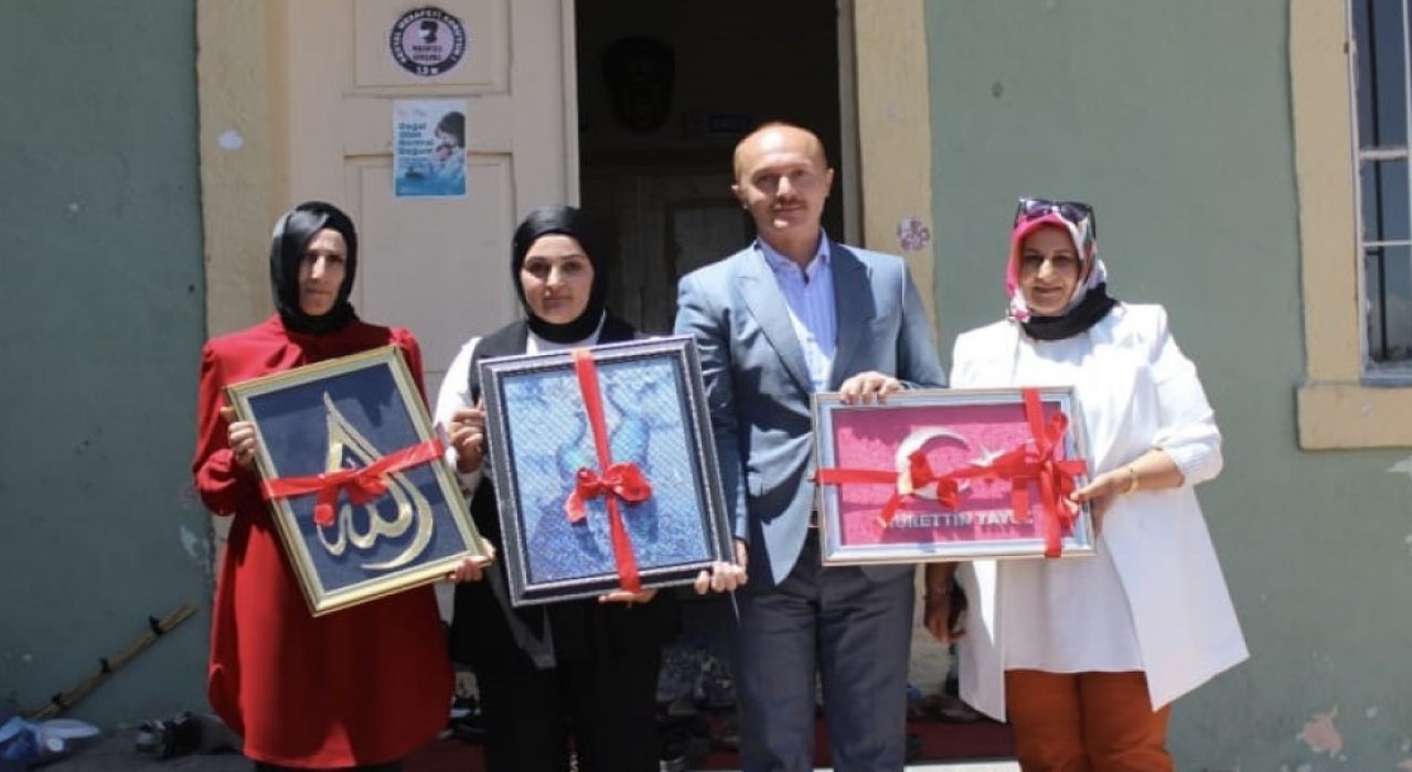 Iğdırda el emeği göz nuru ürünler sergilendi