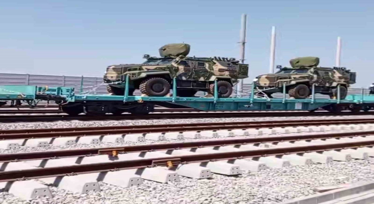 İhraç edilen zırhlı muharebe araçları Marmaray hattını kullanarak tren ile Avrupaya gönderiliyor