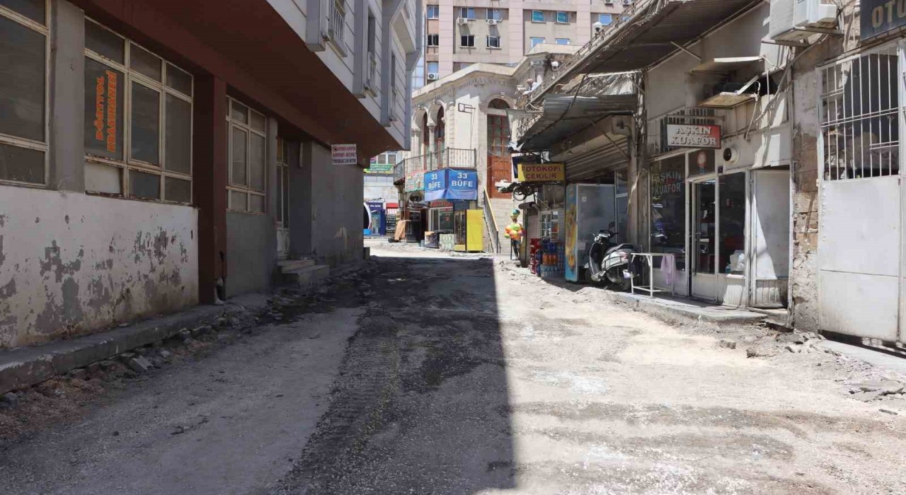 İki tarihi mekan arasındaki yol yenileniyor