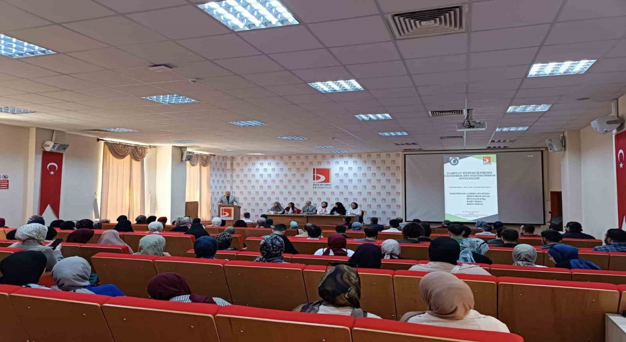İlahiyat Fakültesinde ‘Din Eğitimcisinin Nitelikleri paneli düzenlendi