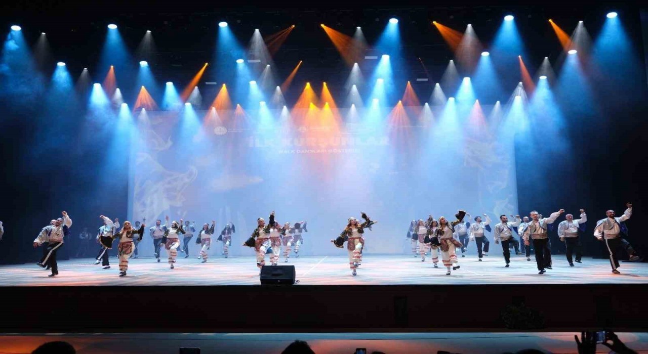 İlk Kurşunlar gösterisi ayakta alkışlandı