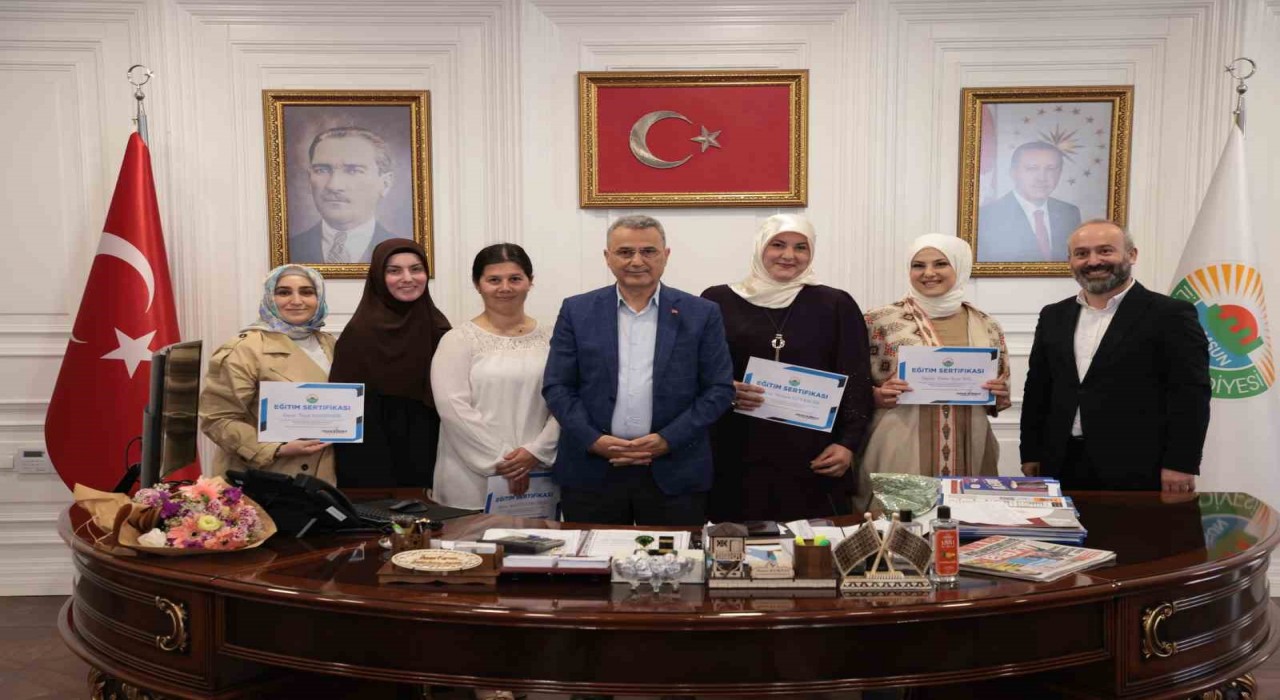 İlkadımın kadın girişimcileri belgelerini aldı