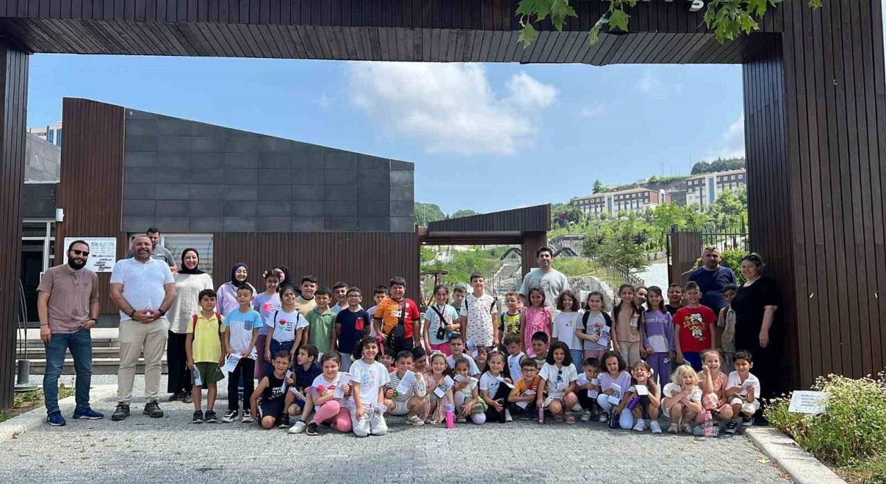 İlkokul öğrencileri botanik bahçesinde doğayla buluştu