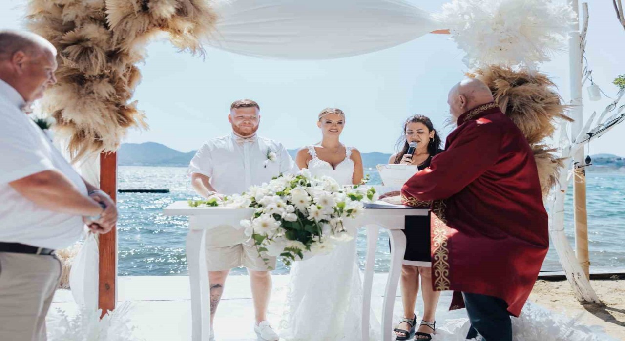 İngiliz çiftlerin gözdesi Marmaris: Tatil, düğün ve ömür boyu hatıralar bir arada