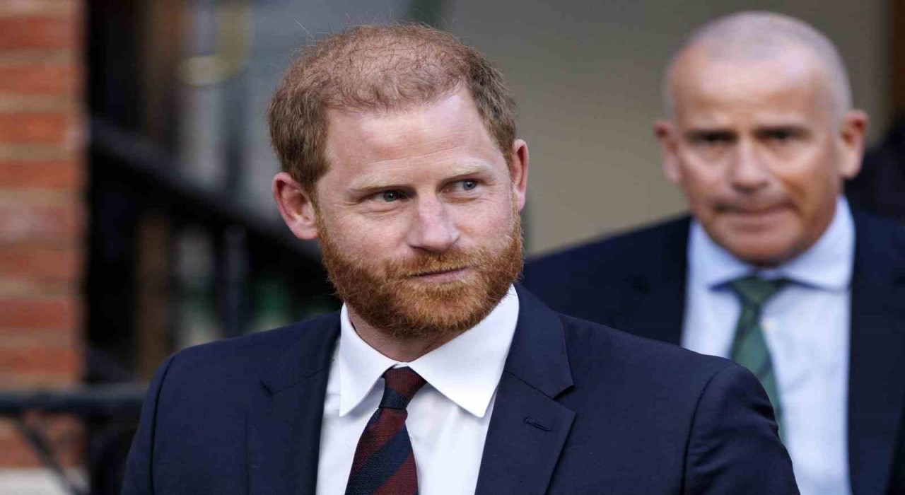 İngiltere Prensi Harrynin soyadını Spencer olarak değiştireceği iddiası