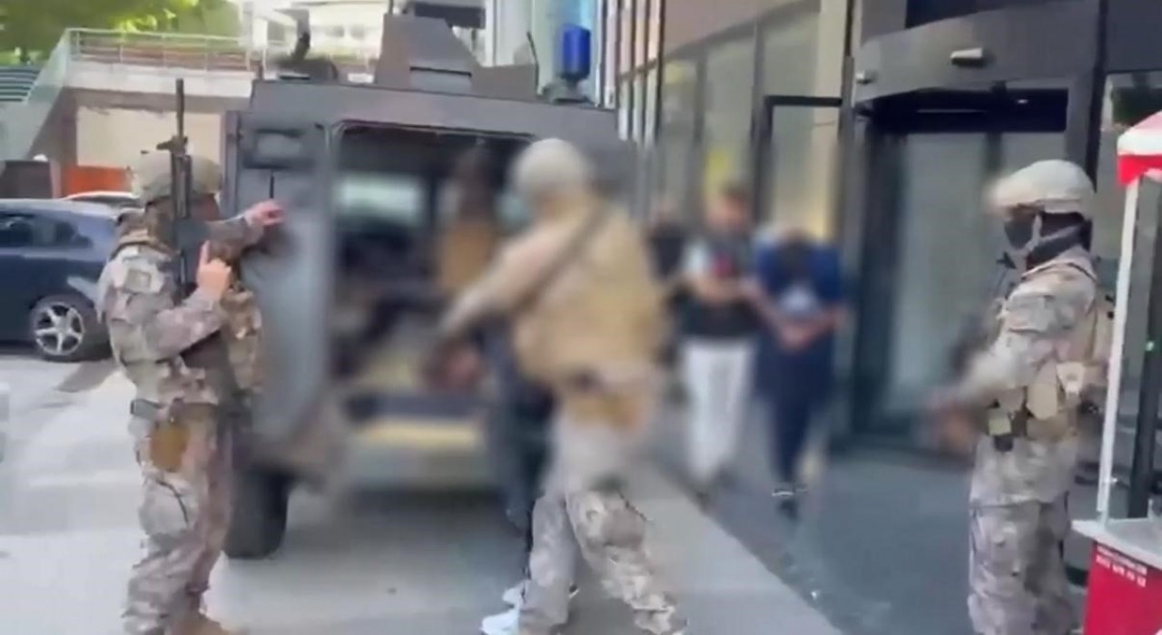 İnternet üzerinde faizsiz kredi arayanları hedef alan şebekeye Akbaba Operasyonu: 18 tutuklama