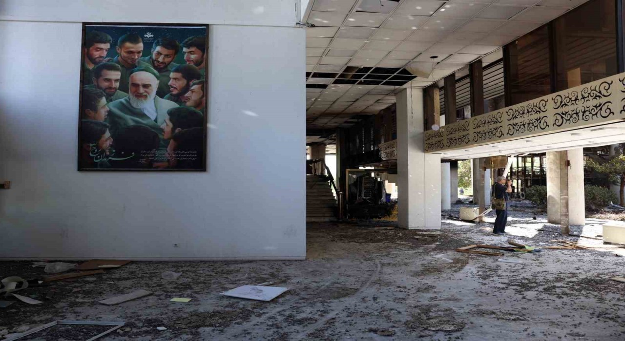 İran Radyo ve Televizyon Kurumunda İsrail saldırısının yol açtığı hasar görüntülendi