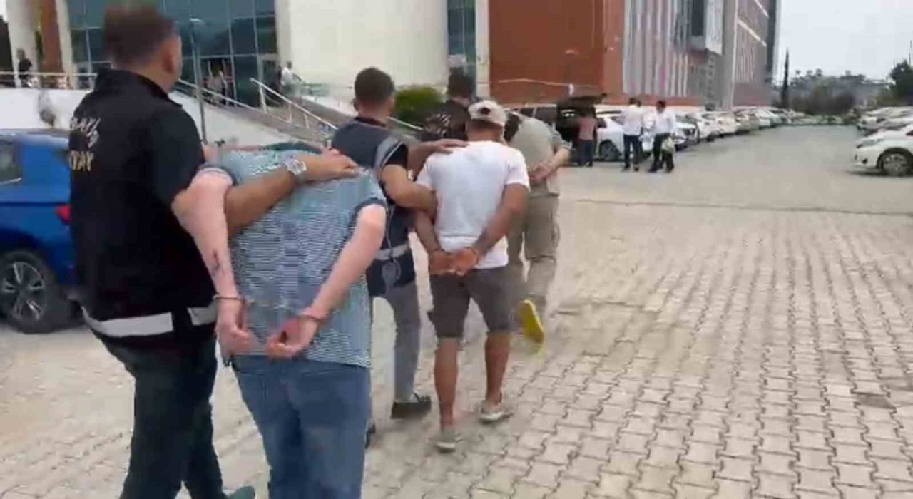 İskenderunda aranan 3 kişi yakalandı