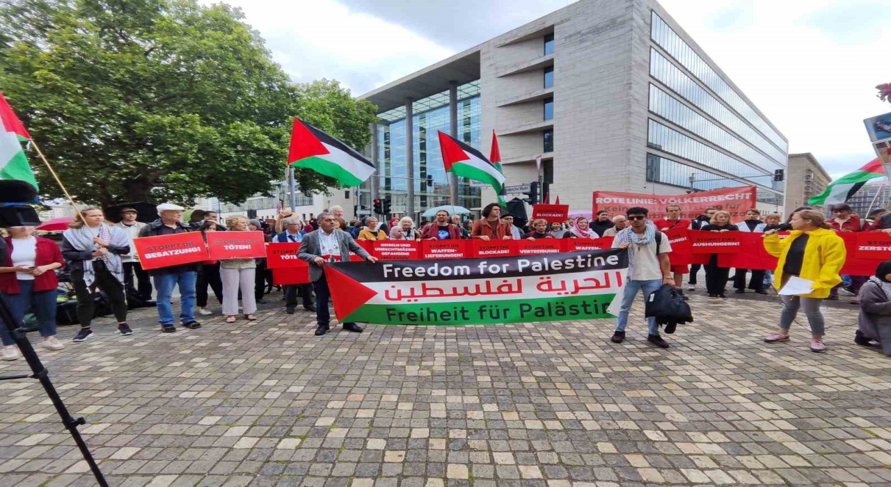 İsrail Dışişleri Bakanı Saara Almanyada Gazze protestosu