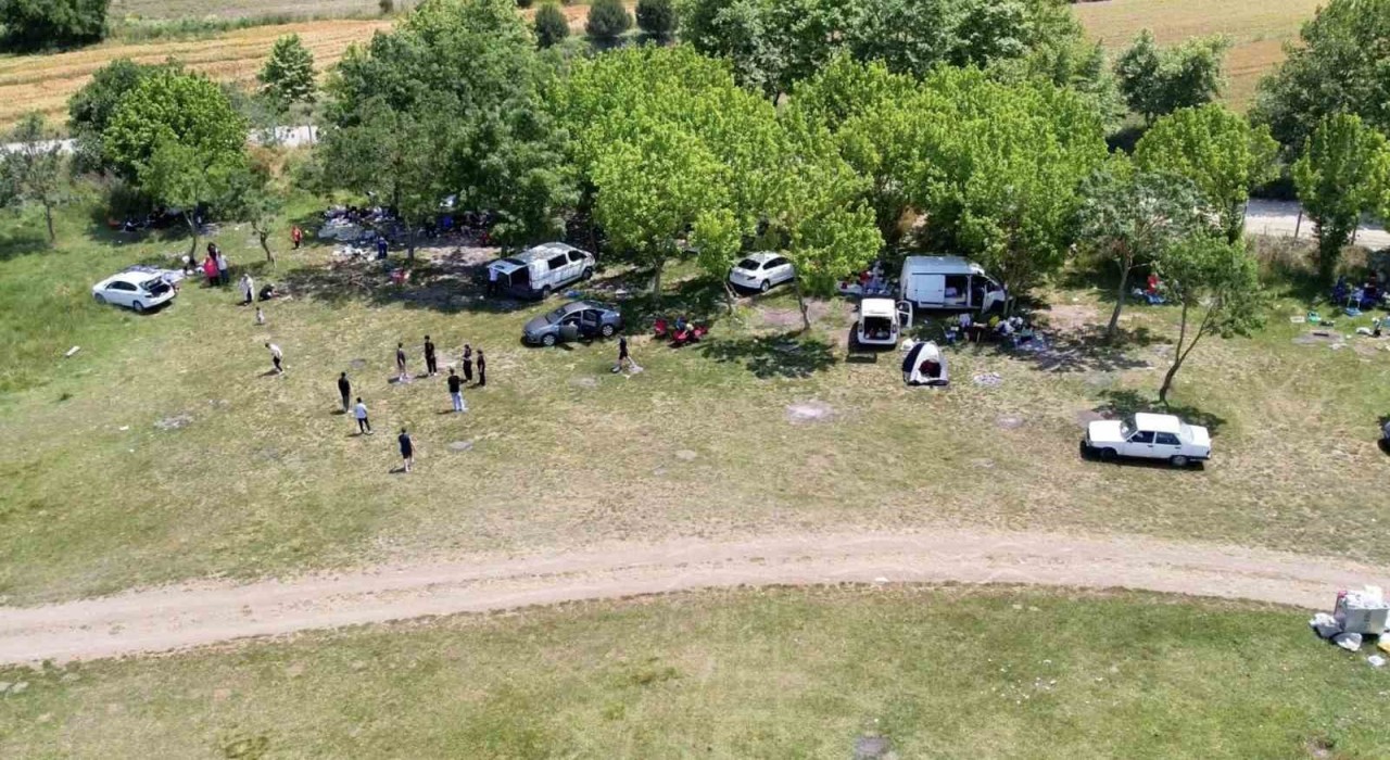 İstanbulda piknik alanlarındaki yoğunluk havadan görüntülendi