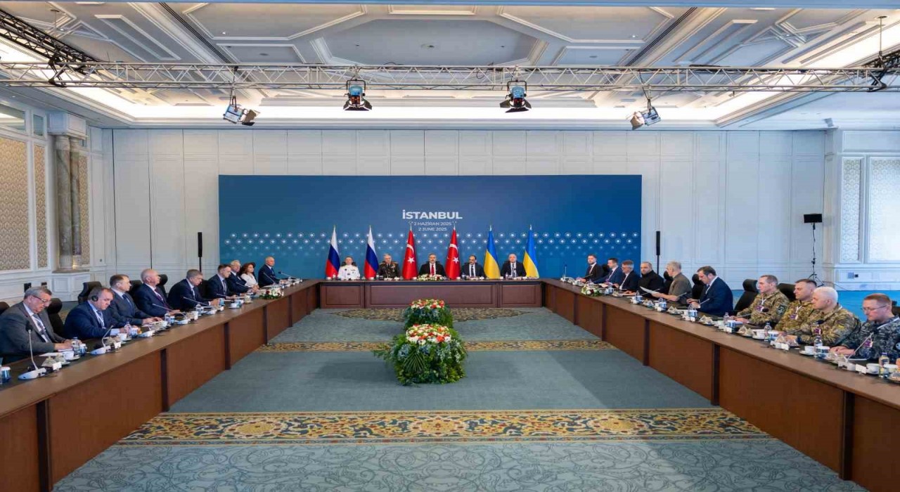 İstanbuldaki kritik toplantı başladı