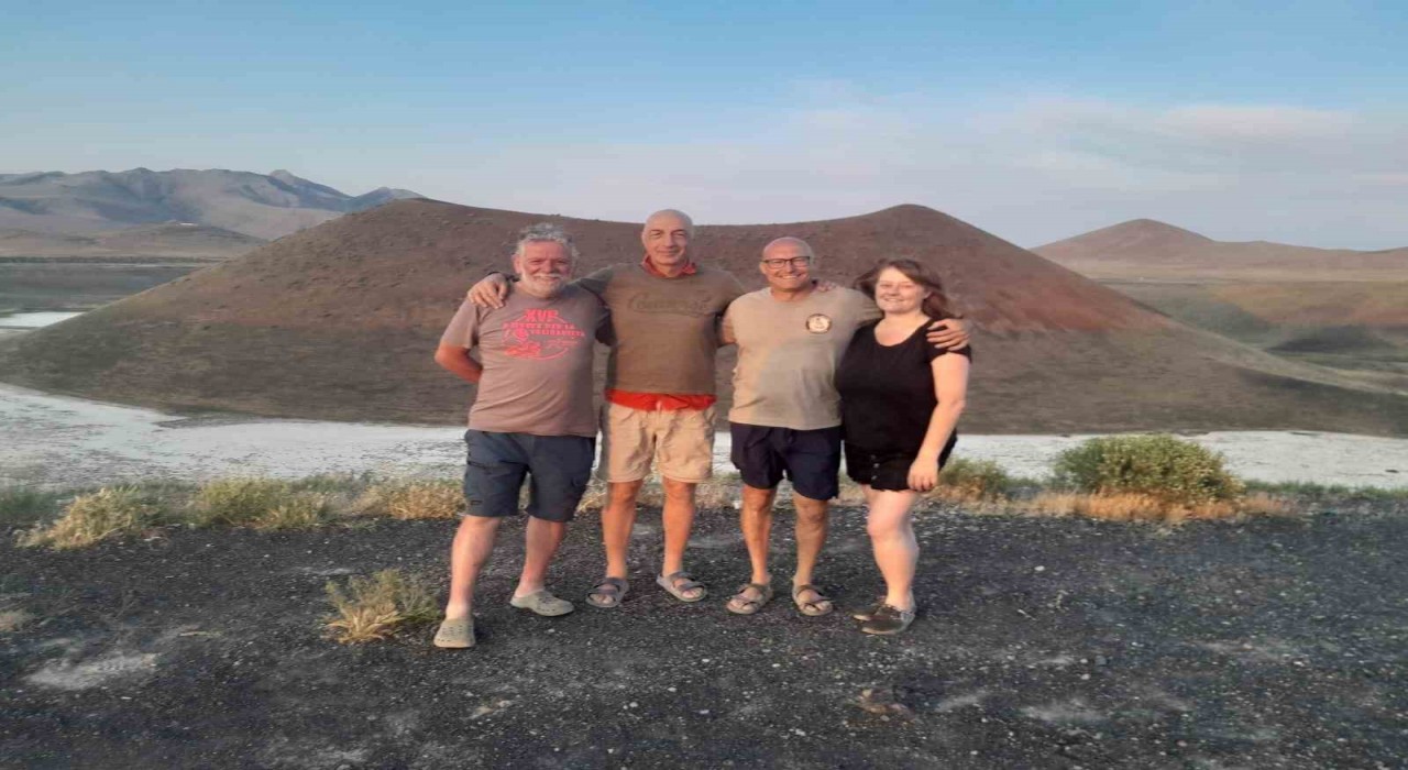 İtalyan gezginler Meke Gölünde mola verdi