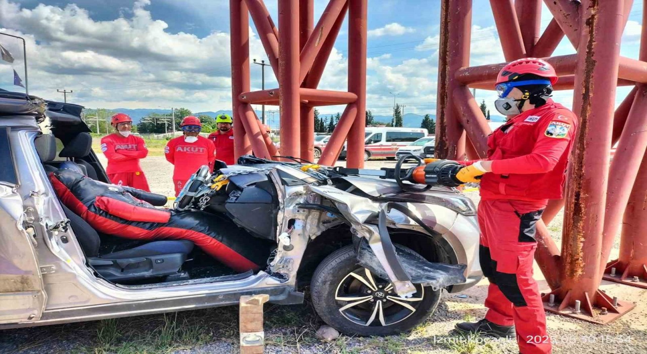 İtfaiyeden AKUTa eğitim desteği