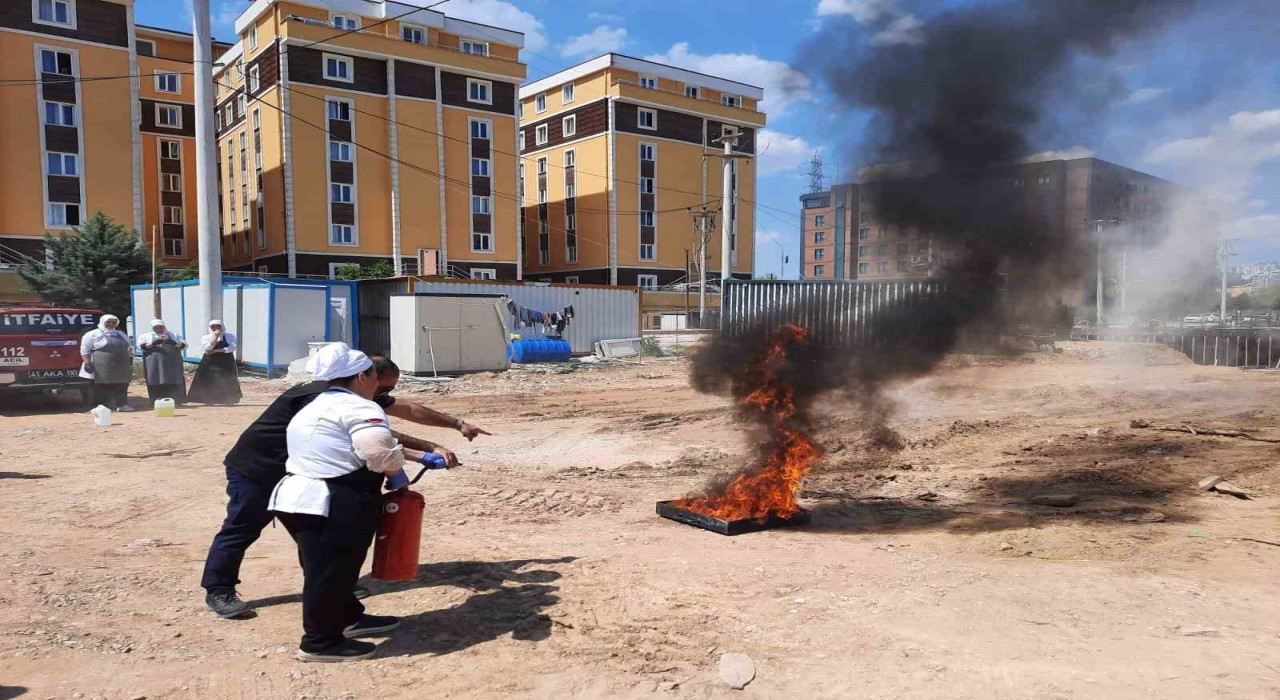 İtfaiyeden KYK personeline uygulamalı yangın eğitimi