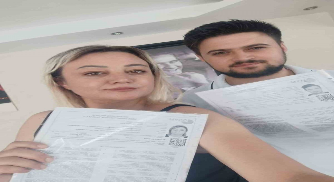 İzmirde anne-oğul sınav heyecanını birlikte paylaştı