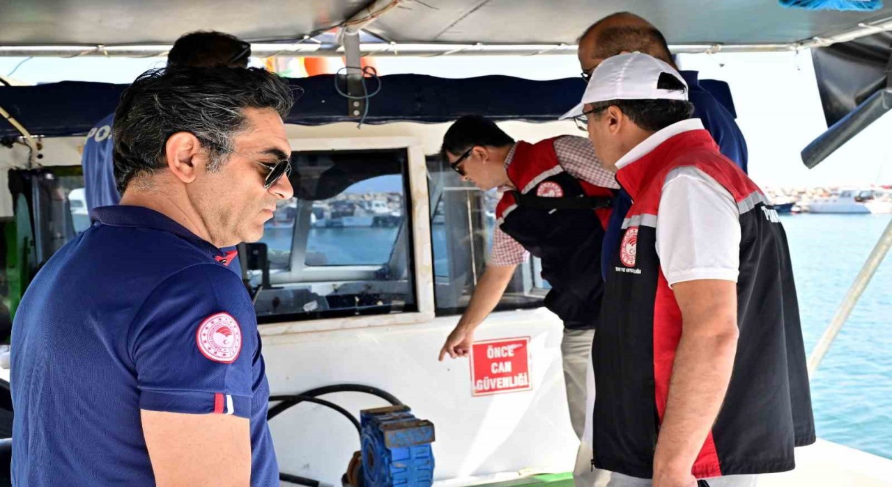 İzmirde balıkçılara yönelik denetimlerde ceza yağdı