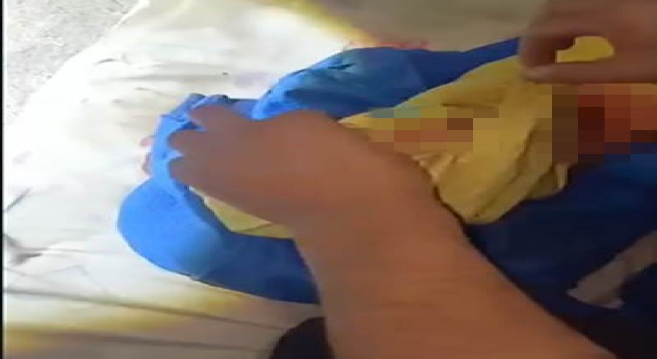 İzmirde çatıya terk edilen yeni doğmuş bebek hayatını kaybetti