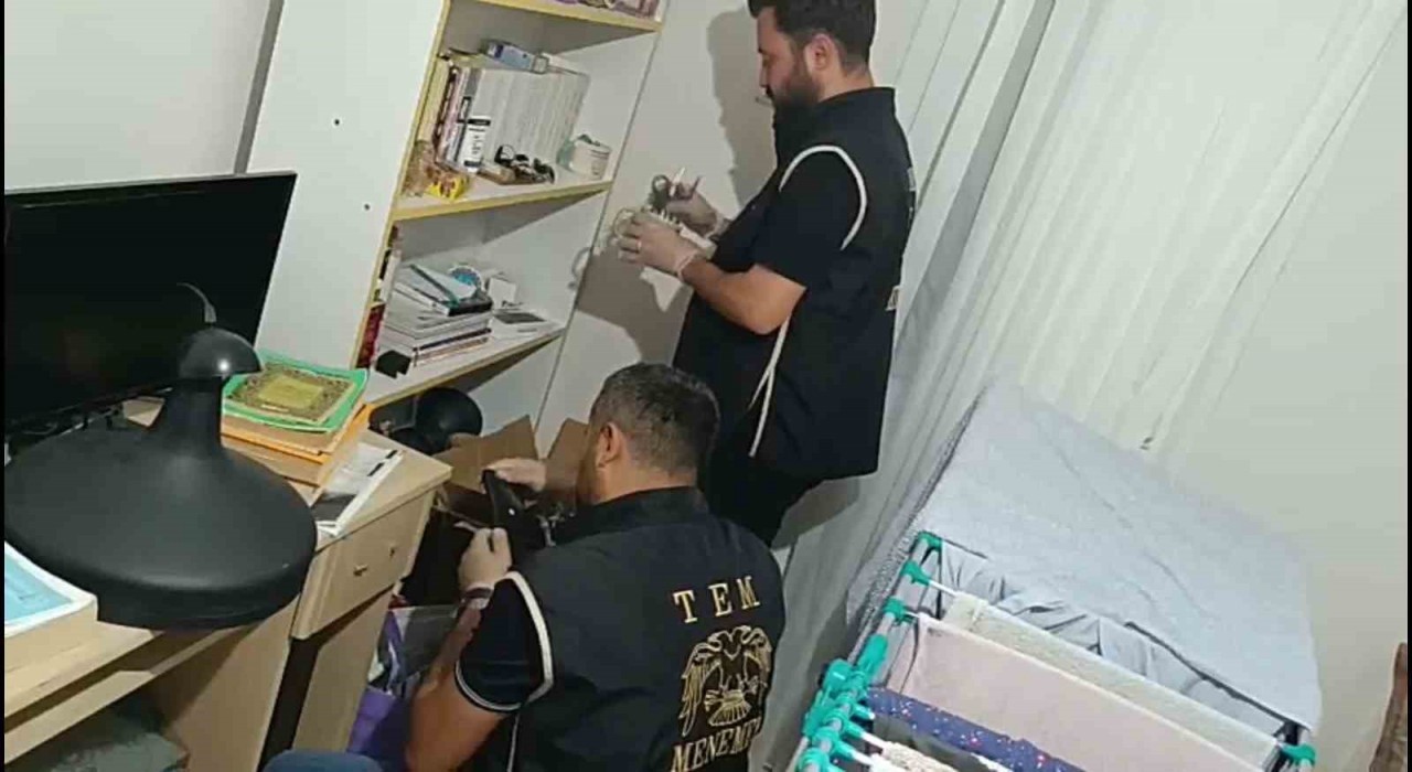 İzmirde FETÖ/PDYye hücre evleri operasyonu: 40 gözaltı