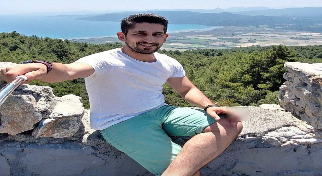İzmirde kamyonet iki motosikletliye çarptı: 1 ölü