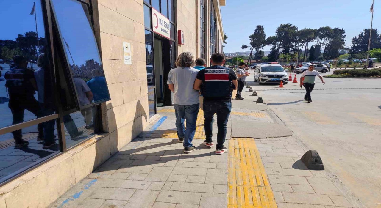 İzmirde terör propagandacılarına operasyon: 5 gözaltı