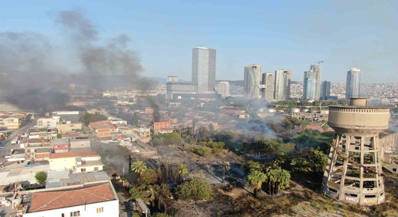 İzmirdeki yangın kontrol altına alındı
