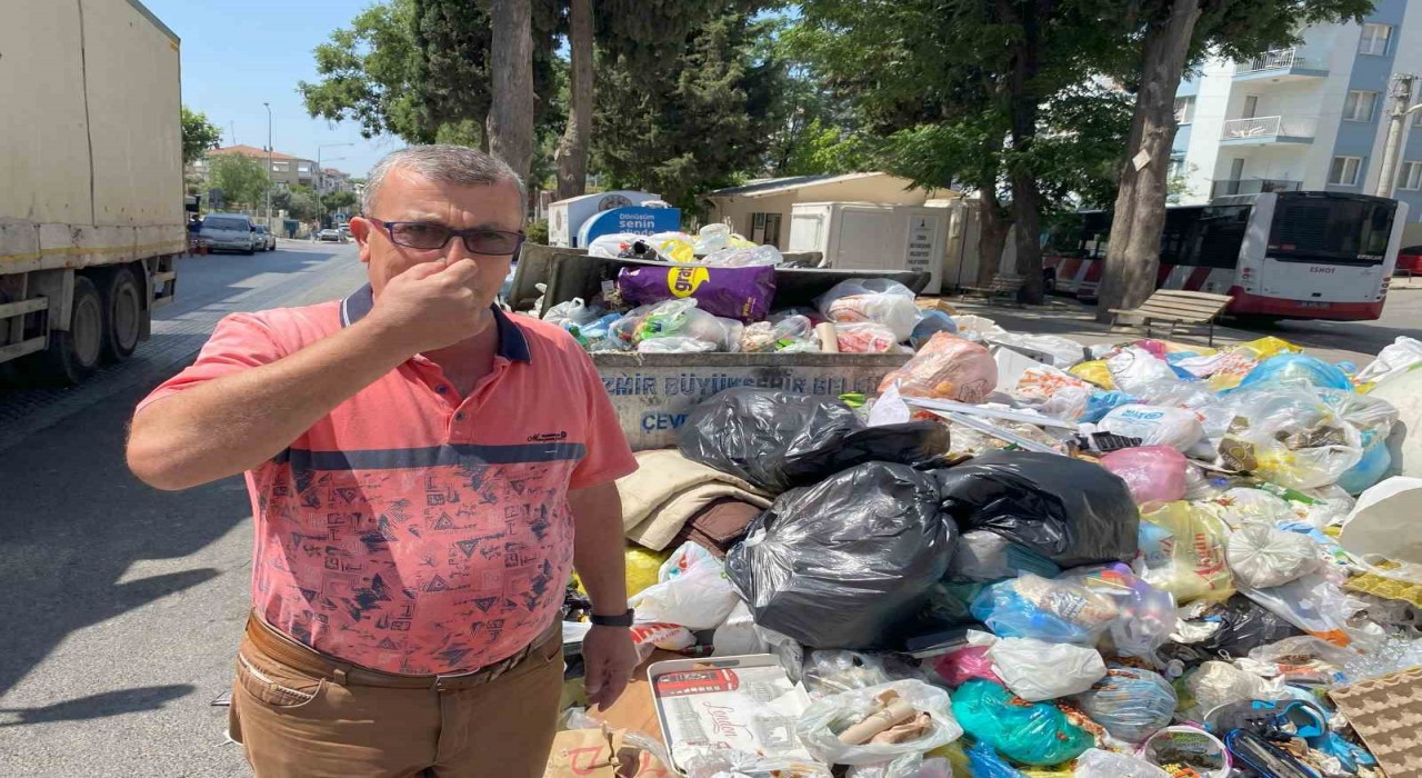 İzmirin çöple dolu sokakları Hindistanı andırıyor