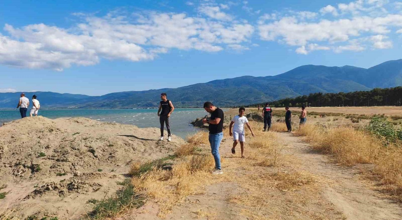İznik Gölüne giren iki kuzen kayboldu