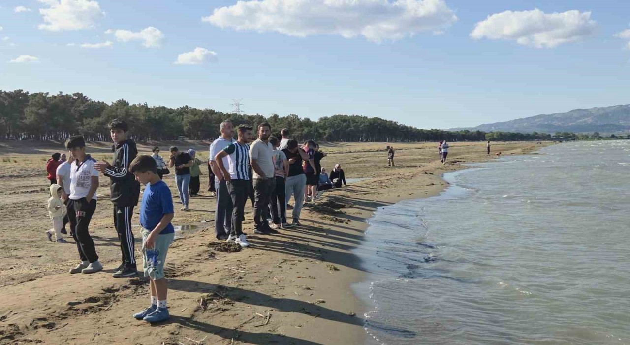 İznik Gölüne giren iki kuzenin cansız bedenlerine ulaşıldı