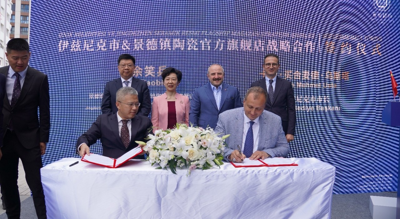 İznik Seramik Sanayi Birliği imza töreni İstanbulda gerçekleşti