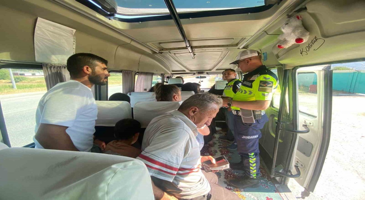 Jandarma yollarda sivil denetimde