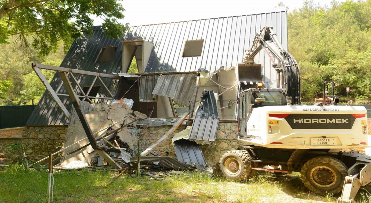 Kaçak villalar bir bir yıkıldı